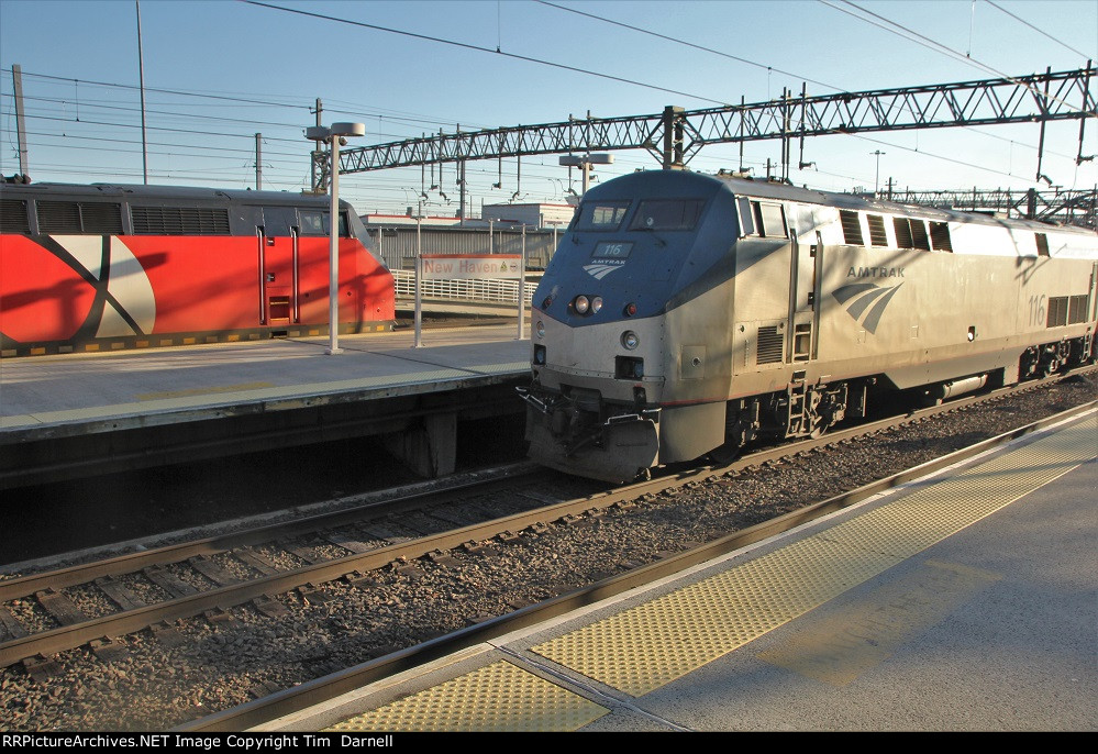 AMTK 116 arrives for Springfield train.